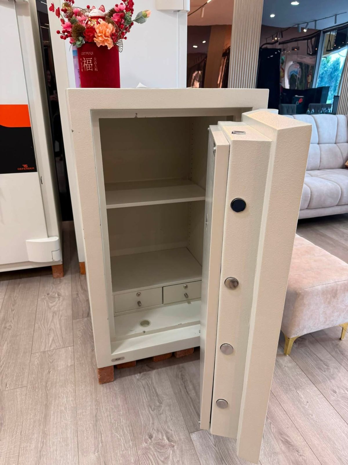 USED SAFE BOX