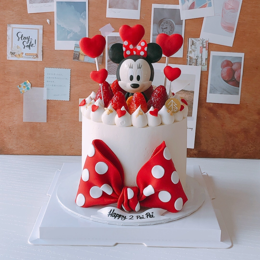 Minnie Mouse Vanilla Strawberry Cake