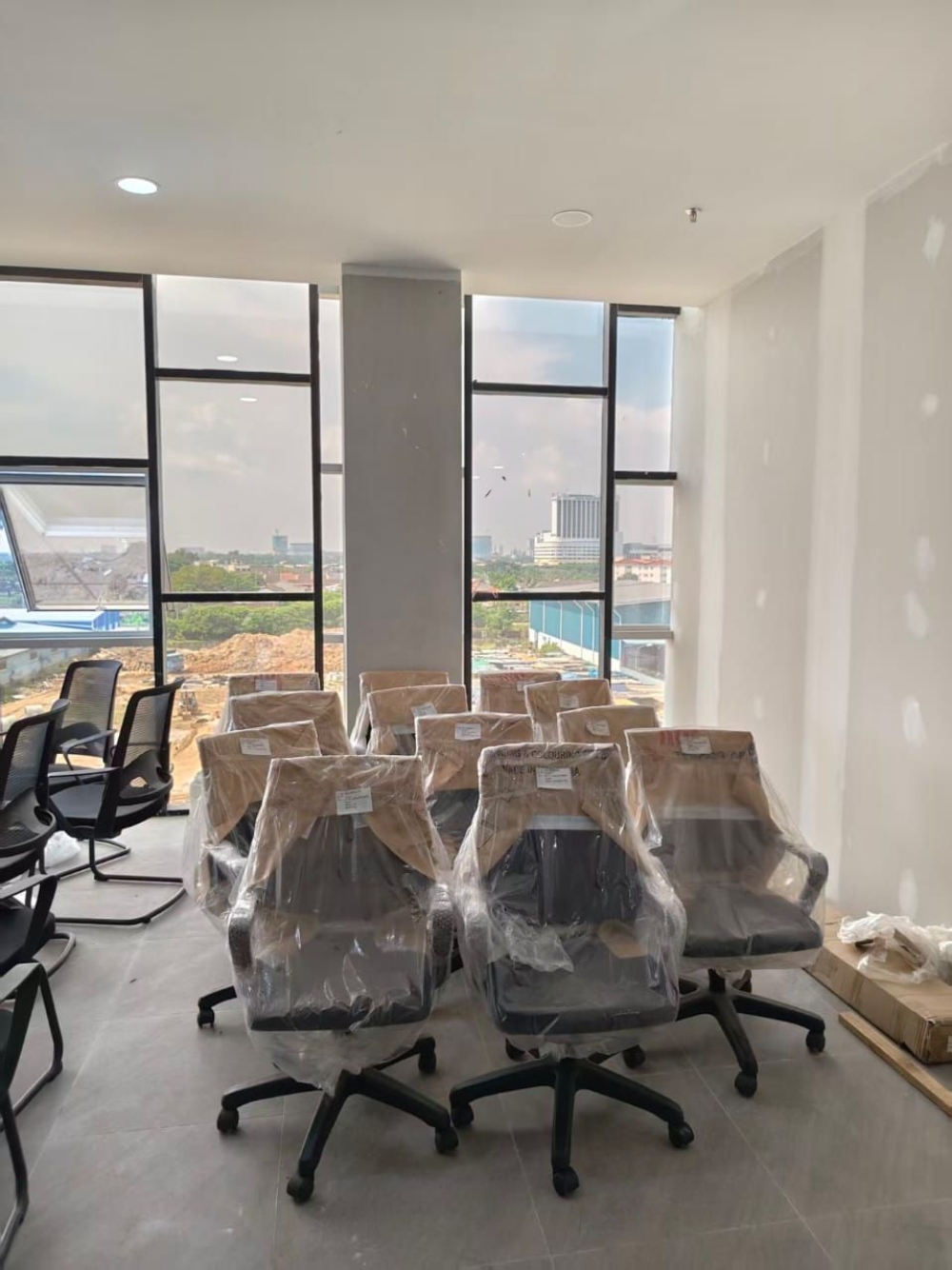 Ergonomic Mesh Office Chair | Commercial Staff Office Chair | Typist Chair Malaysia | Office Seating Supplier Penang KL | Deliver Penang, Batu Kawan, Puchong, Prai, Georgetown