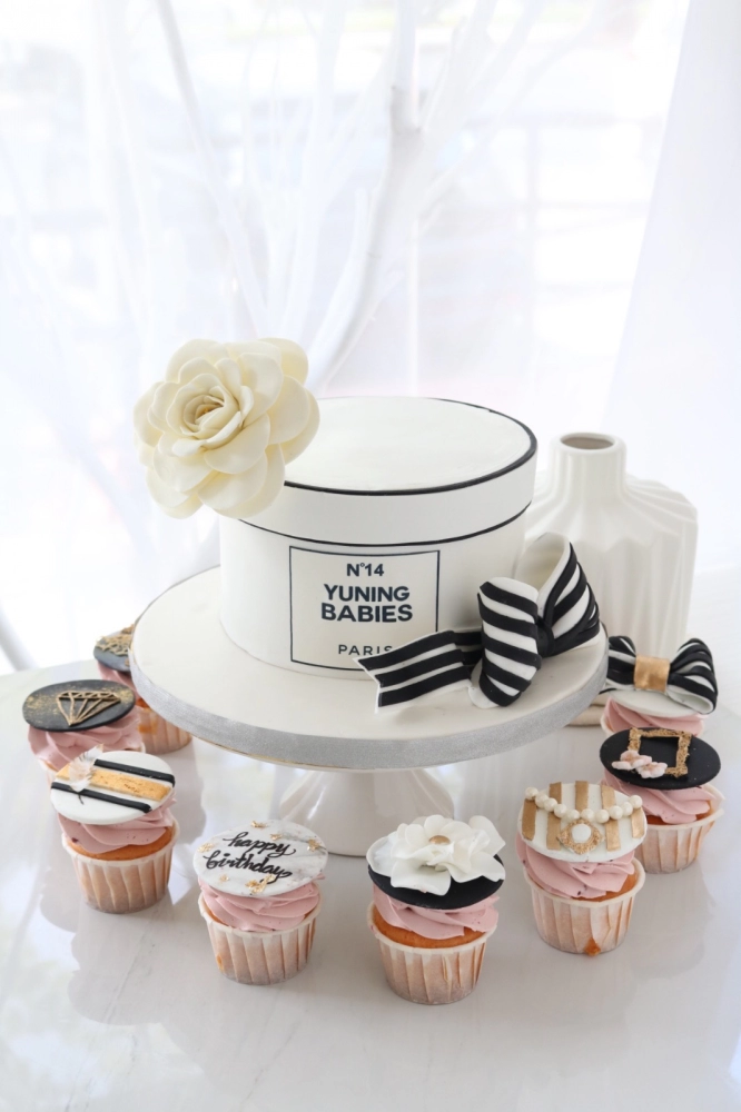 Chanel Cake with Cupcake