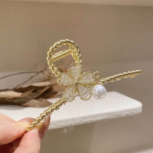 WOMEN FASHION DIAMOND PEARL HAIR CLIP Žץ - Minizzy Enterprise