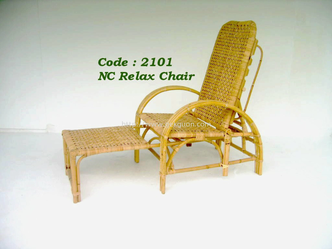 LAZ 006 - RATTAN MANAO LAZY CHAIR