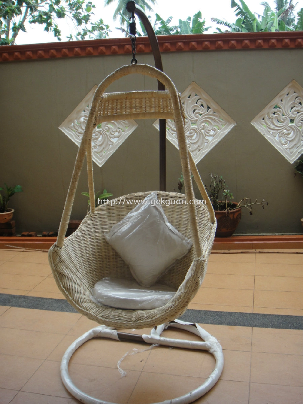 HC 007 - B TYPE RATTAN HANGING CHAIR ( WHITE )