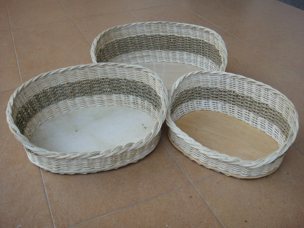 BAS 052 - OVAL SHAPE FRUIT BASKET WITH BACK