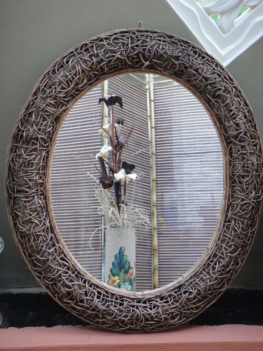 MIR 001 - OVAL SHAPE RATTAN MIRROR FRAME