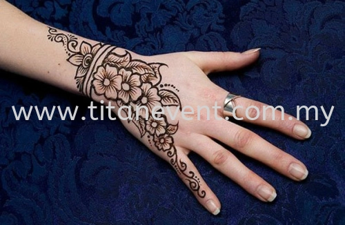 Henna Painting: Explore Ancient Traditions with Modern Expression