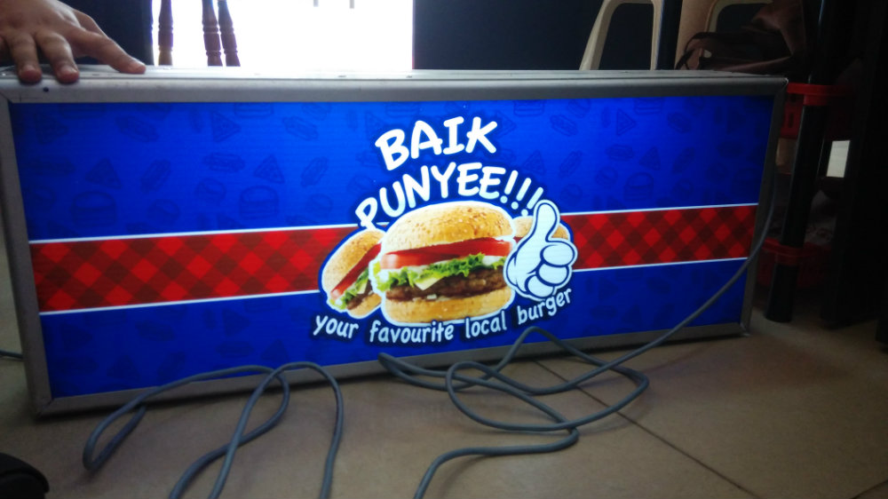 Baik Punyee Mini Light Box