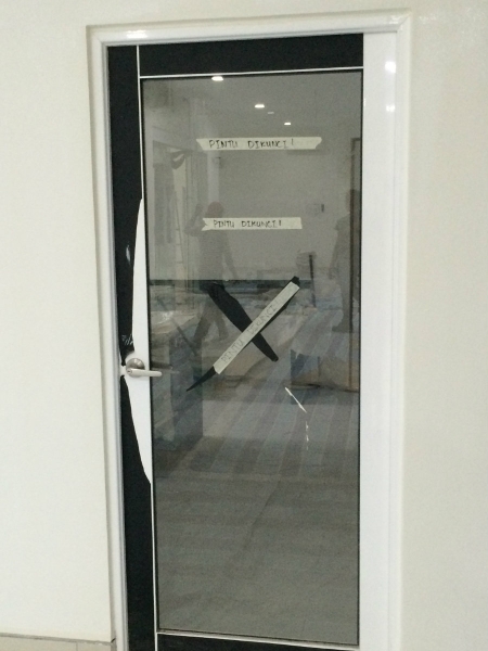 Aluminium Swing Door Aluminium Swing Door Door Puchong, Selangor, Kuala Lumpur (KL), Malaysia. Supplier, Supply, Supplies, Service | LS Venture Glass Sdn. Bhd.