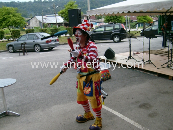 Juggler / Juggling Juggler / Juggling Singapore, Johor Bahru (JB) Magician, Entertainer, Planner, Comedian | Uncle Fishy Entertainment