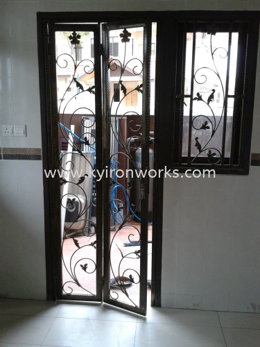 Wrought iron Steel Folding Door with Wrought iron Flowers 