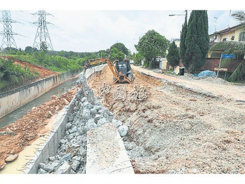 Backhoe Loader With Hydraulic Breaker Backhoe Loader With Hydraulic Breaker Rental Johor Bahru (JB), Malaysia, Johor Service, Supplier, Supply, Supplies | Sunway Earthworks Engineering