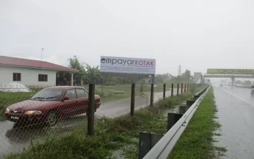 Di KM 192 (NB) Lebuhraya UTAR Selatan Menghala Ke Penang / Juru, Parit Buntar