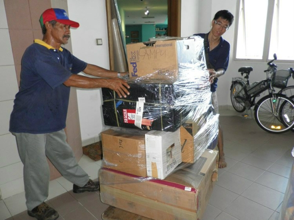 Transferring Factory Furniture Between Johor Bahru and Singapore. ɽ¼Ϊͼ˽ House Moving Services Johor Bahru JB ɽ Movers, Transport | Home Shift Trading