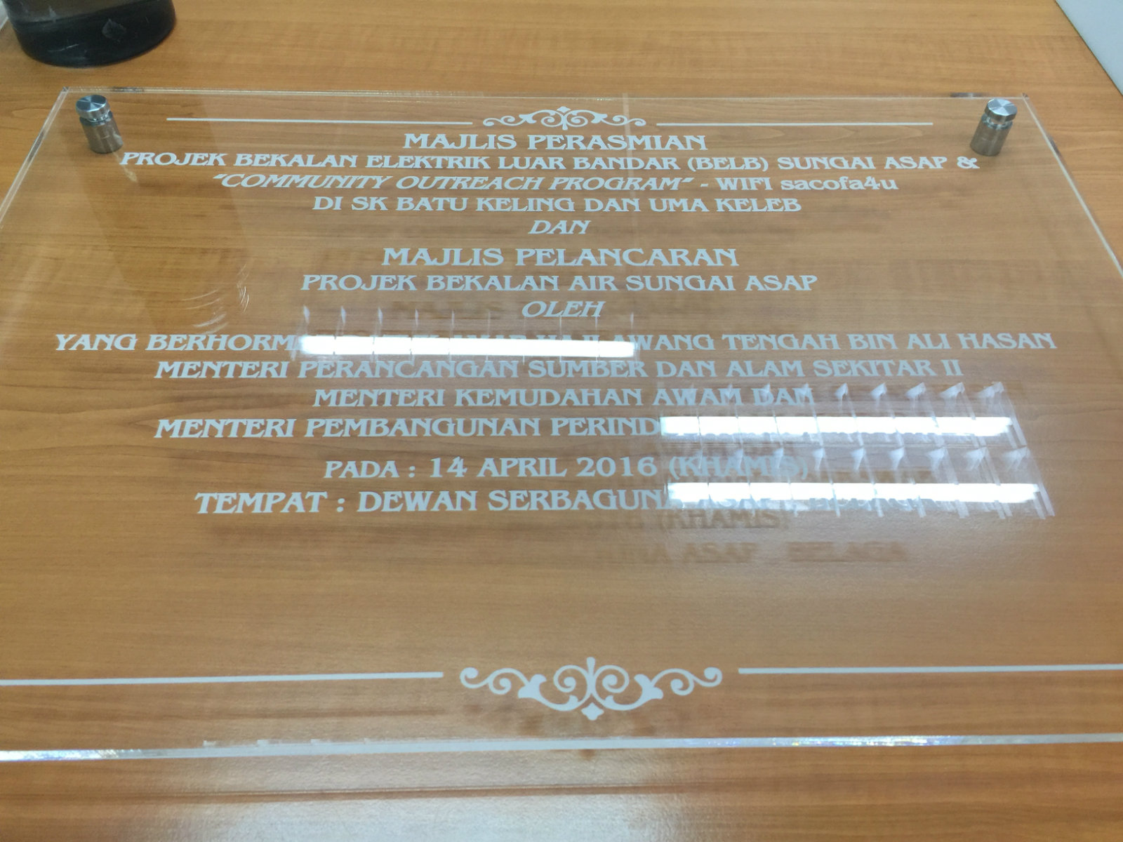 ENGRAVE ACRYLIC SIGNAGE COMPANY / FACTORY ENGRAVING / LASER 