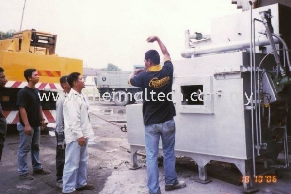 Giving Instruction to Staff by Manager Die Casting Industries Aluminium Industries Selangor, Malaysia, Kuala Lumpur (KL), Klang Service, Supplier, Supply, Installation | Thermaltech Solutions Sdn Bhd