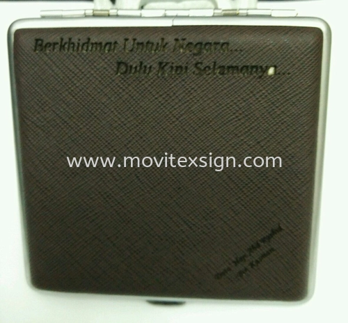 Engraving or laser Marking name on gifts box, small hanby badg ,hand Phone, watches or on a wood certificate Plque with your name Engrave on for your love 1 in this Christmas season