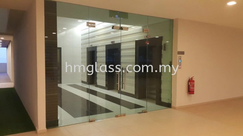 Frameless Glass Door