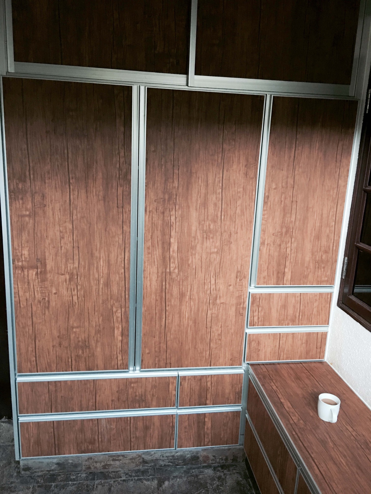 Wood Grain Aluminium Shoe Cabinet