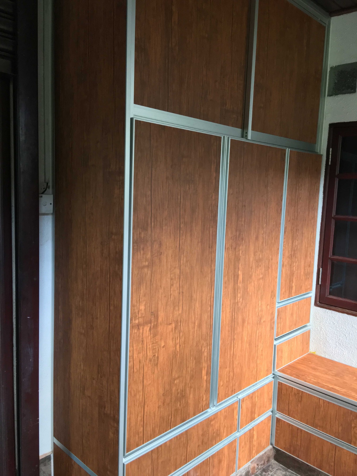 Wood Grain Aluminium Shoe Cabinet