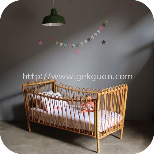 RBB 012 - RATTAN BABY BED 