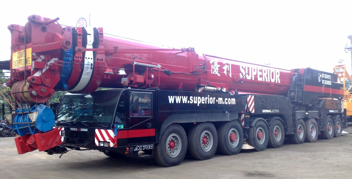 700 Ton All Terrain Crane