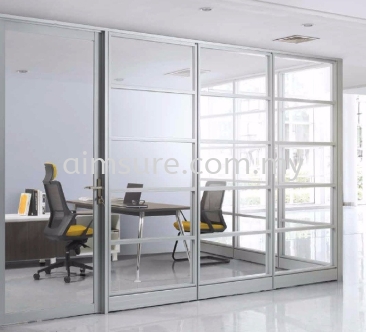 Full height glass movable partition