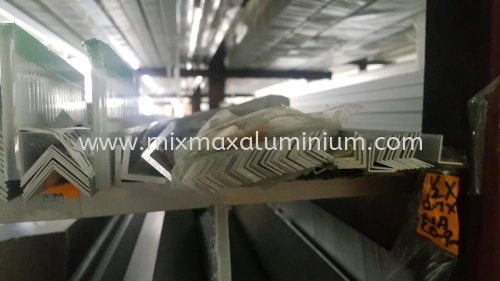 ALUMINIUM EQUAL ANGLE BAR 9.53mm x 9.53mm x 0.8mm(T) x 6.1M(L)