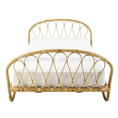 RDB 011 - RATTAN SLEEPING BED