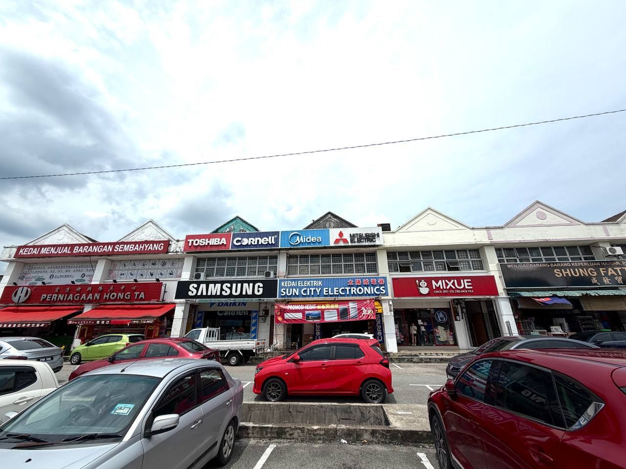 Taman Universiti, Skudai @2 Storey Shoplot ( Ground Floor Only ) FOR RENT