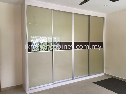 SL13 - Wardrobe with anti jump sliding door