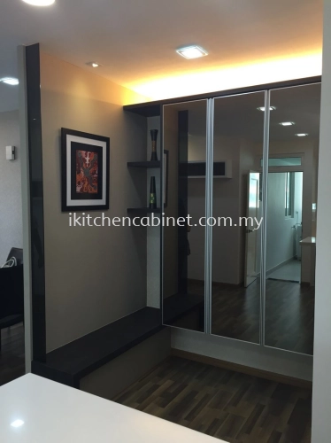 SC 2 – Shoe Cabinet With Glass Door