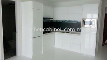 M8 - Kitchen cabinet with acrylic door