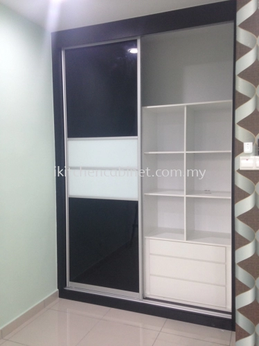 SL2 - Wardrobe with anti jump sliding door