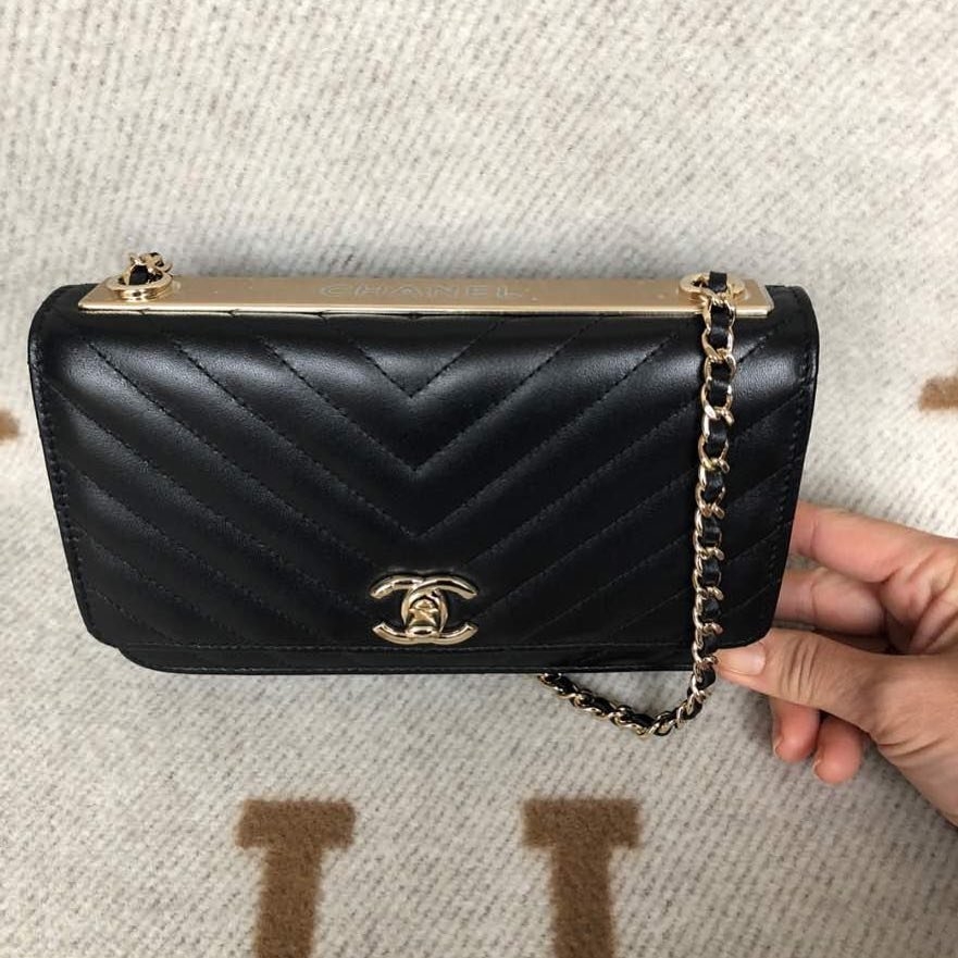 Trendy cc wallet on chain leather crossbody bag Chanel Navy in Leather -  21217515