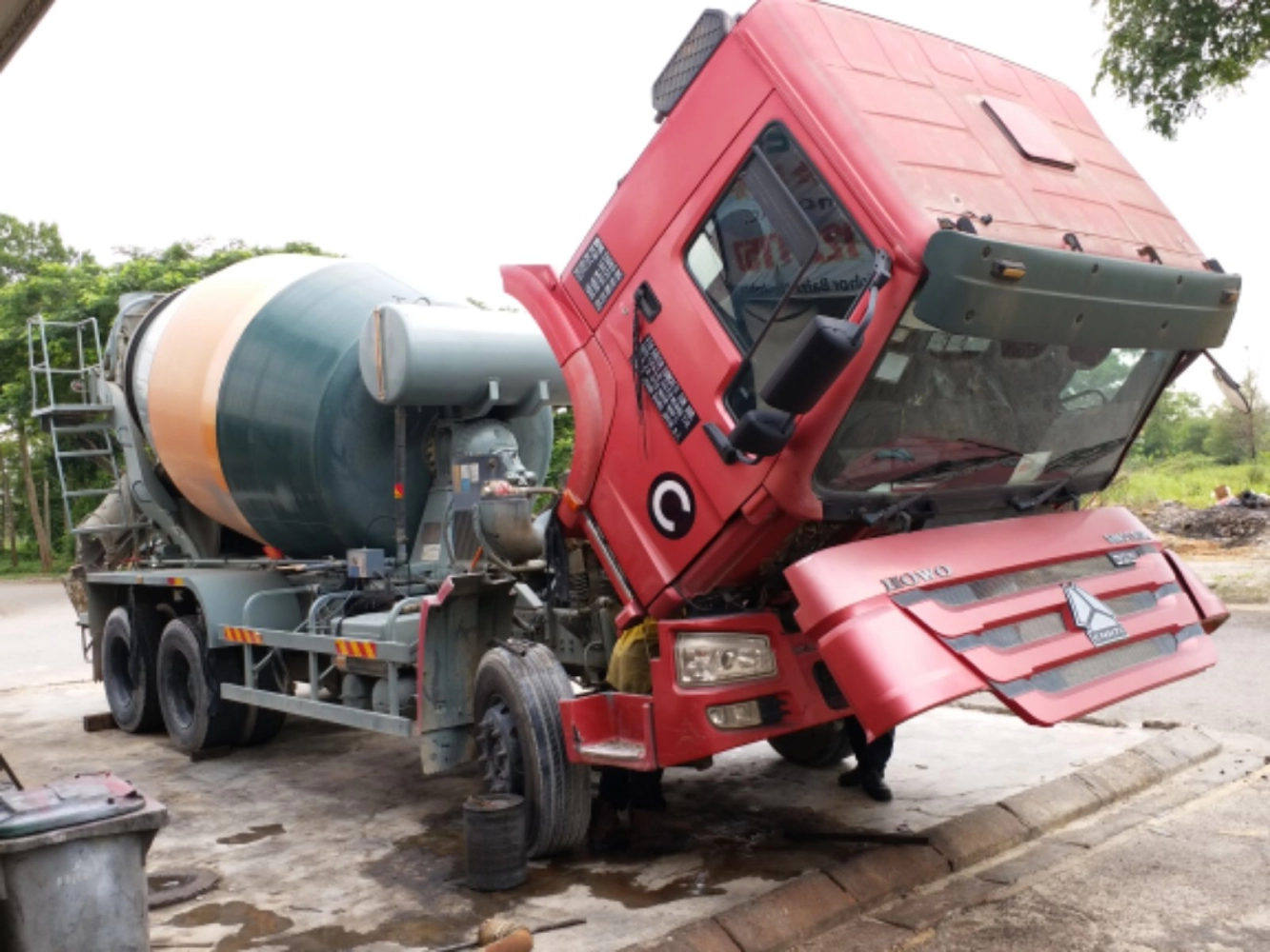 CEMENT MIXER TRUCK