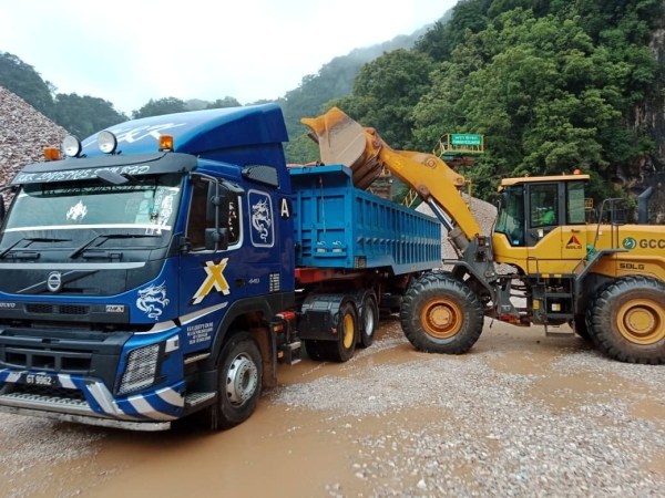 Tipper Truck - Gold Mining Transport Tipping Services Selangor, Kuala Lumpur (KL), Malaysia, Shah Alam Service | K & K Logistics Sdn Bhd