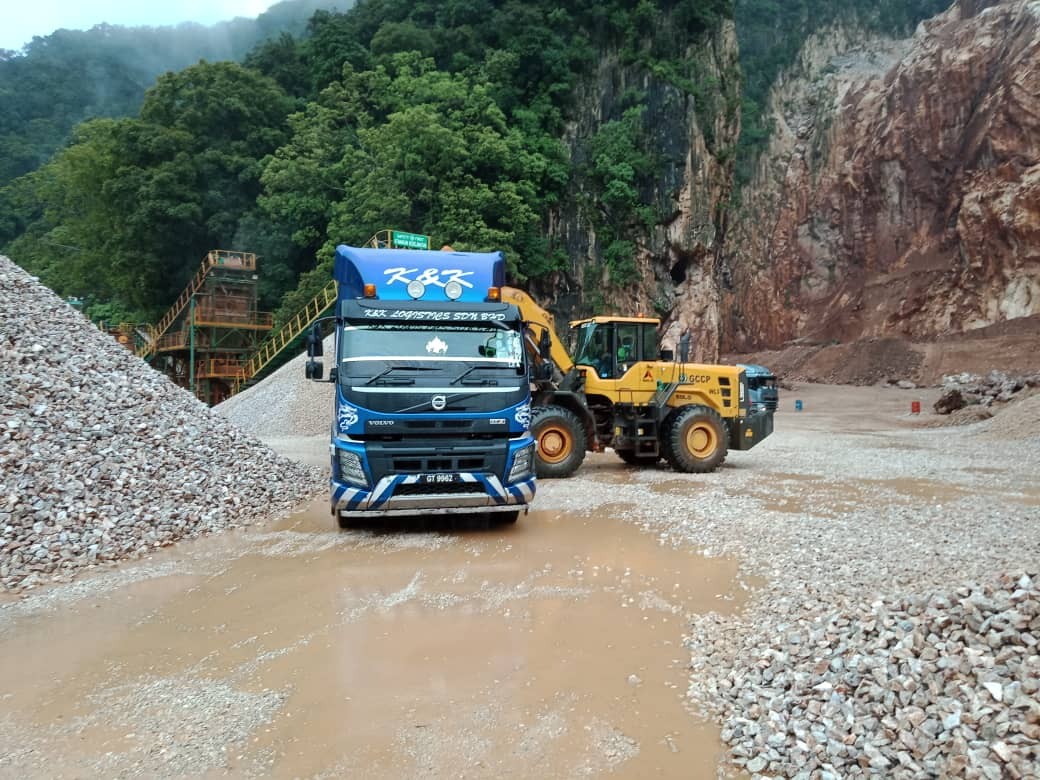 Tipper Truck - Dolomite Transport