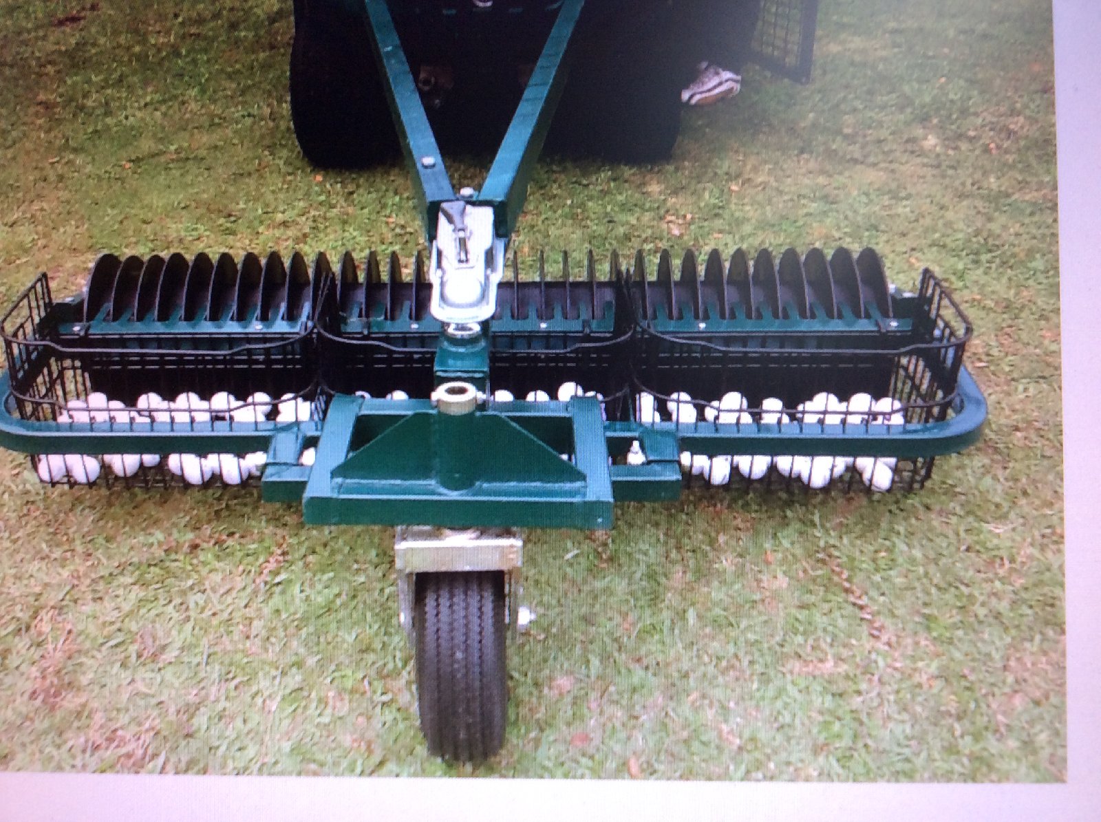 Single section ball picker machine