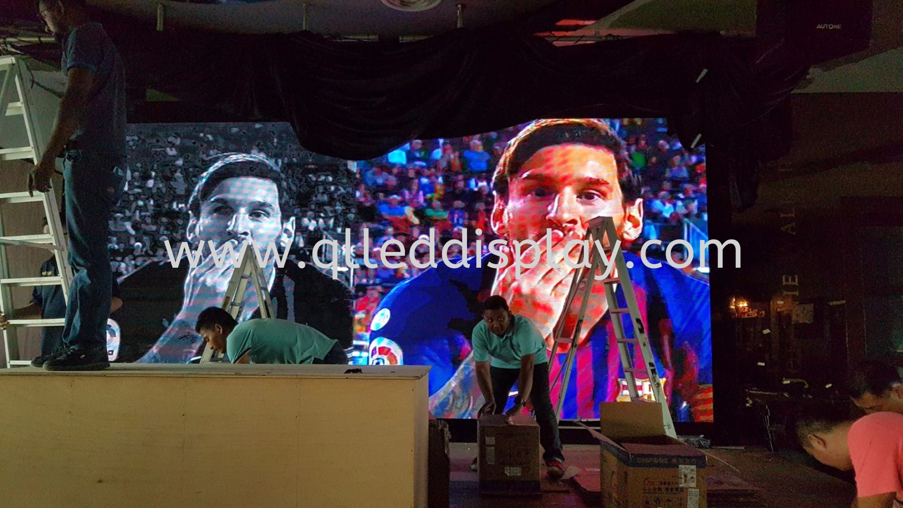 5.76M x 2.72M P4 Indoor LED Display Board (Full Colour)