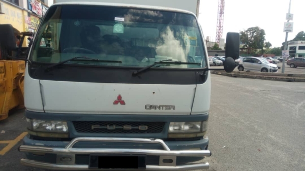 MITSUBISHI FUSO FE639/649/657 2006' MITSUBISHI FUSO MITSUBISHI WINDSCREEN REPLACEMENT WINDSCREEN REPLACEMENT Kuala Lumpur (KL), Malaysia, Selangor, Penang, Johor Bahru (JB), Perak Service | CCH Auto Glass Sdn Bhd