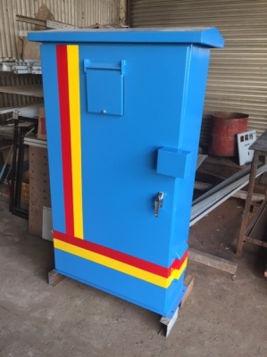 Custom Blue Paint Feeder Pillar