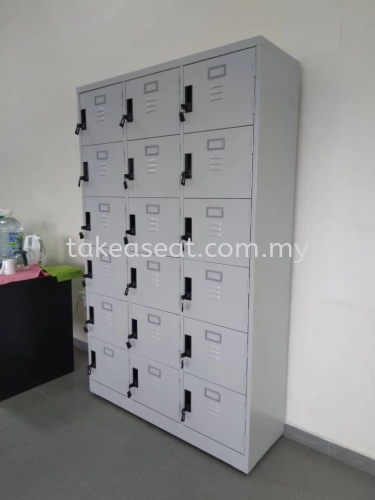 18 Door Locker Compartments 