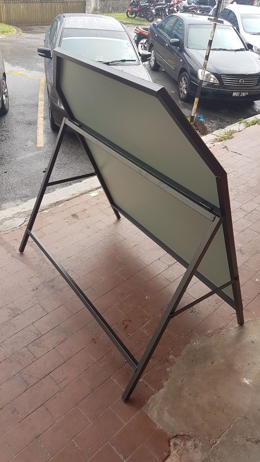 engineering grade road sign