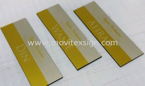 name tag with with or without epoxy coating ,u may hv Manectic hole or normal pin attach on 