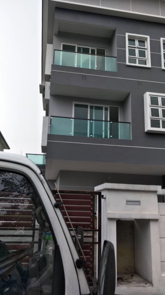  Balcony Puchong, Selangor, Kuala Lumpur (KL), Malaysia. Supplier, Supply, Supplies, Service | LS Venture Glass Sdn. Bhd.