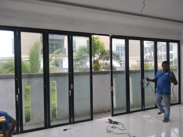  Aluminium Folding Door Door Puchong, Selangor, Kuala Lumpur (KL), Malaysia. Supplier, Supply, Supplies, Service | LS Venture Glass Sdn. Bhd.