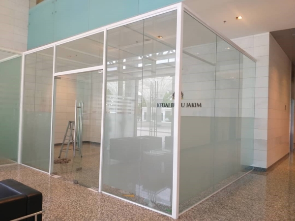  Aluminium Partition with Glass Partition Puchong, Selangor, Kuala Lumpur (KL), Malaysia. Supplier, Supply, Supplies, Service | LS Venture Glass Sdn. Bhd.