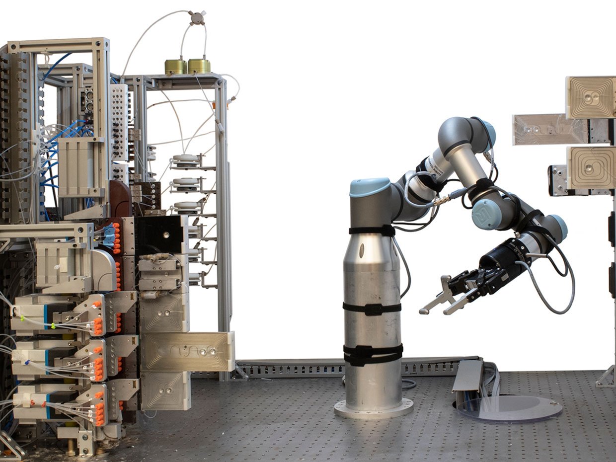 AI Chemist Finds the Best Recipe and Stirs Up Molecules From Scratch