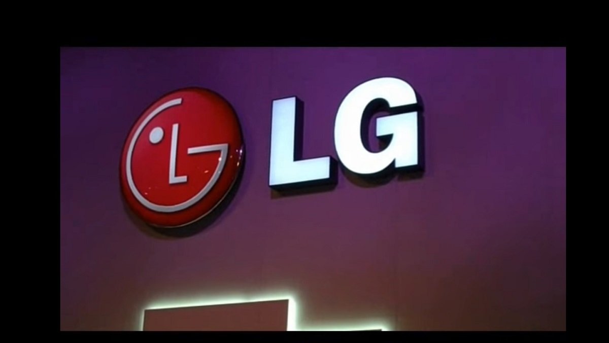 LG Unveils New Electronic Blackboard Installed With Smart Technology