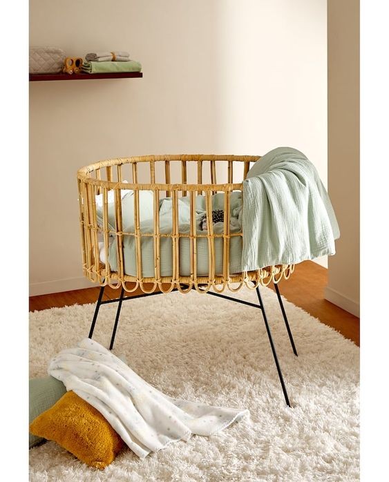 RBB 015 - RATTAN BABY BED